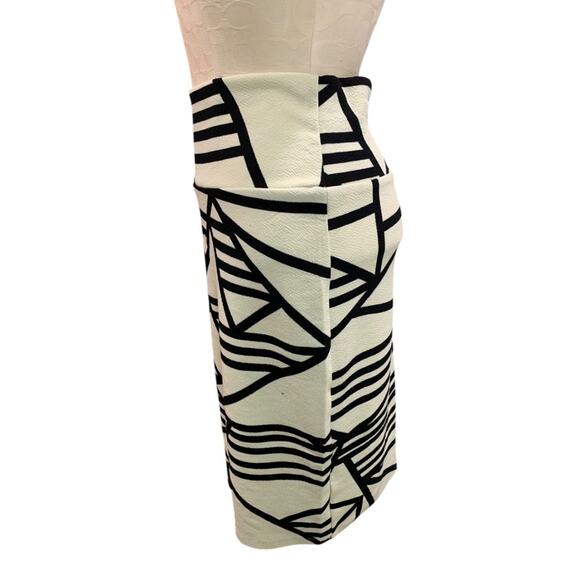 Small LulaRoe Cassie Pencil Skirt Geometric Ivory Black - Picture 3 of 7